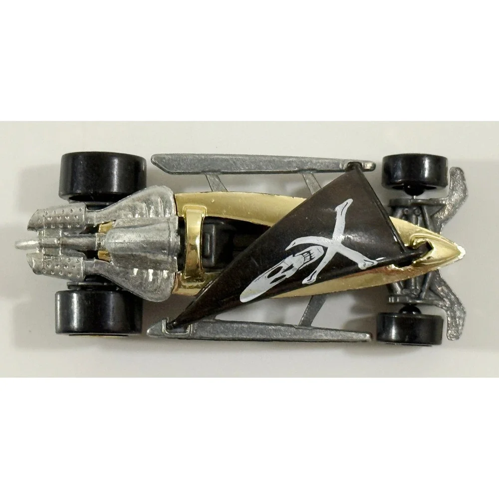 Hot Wheels Bon Voyage Diecast Car Kids 1:64 Silver Pirate Skull Ye Scurvy Dogs